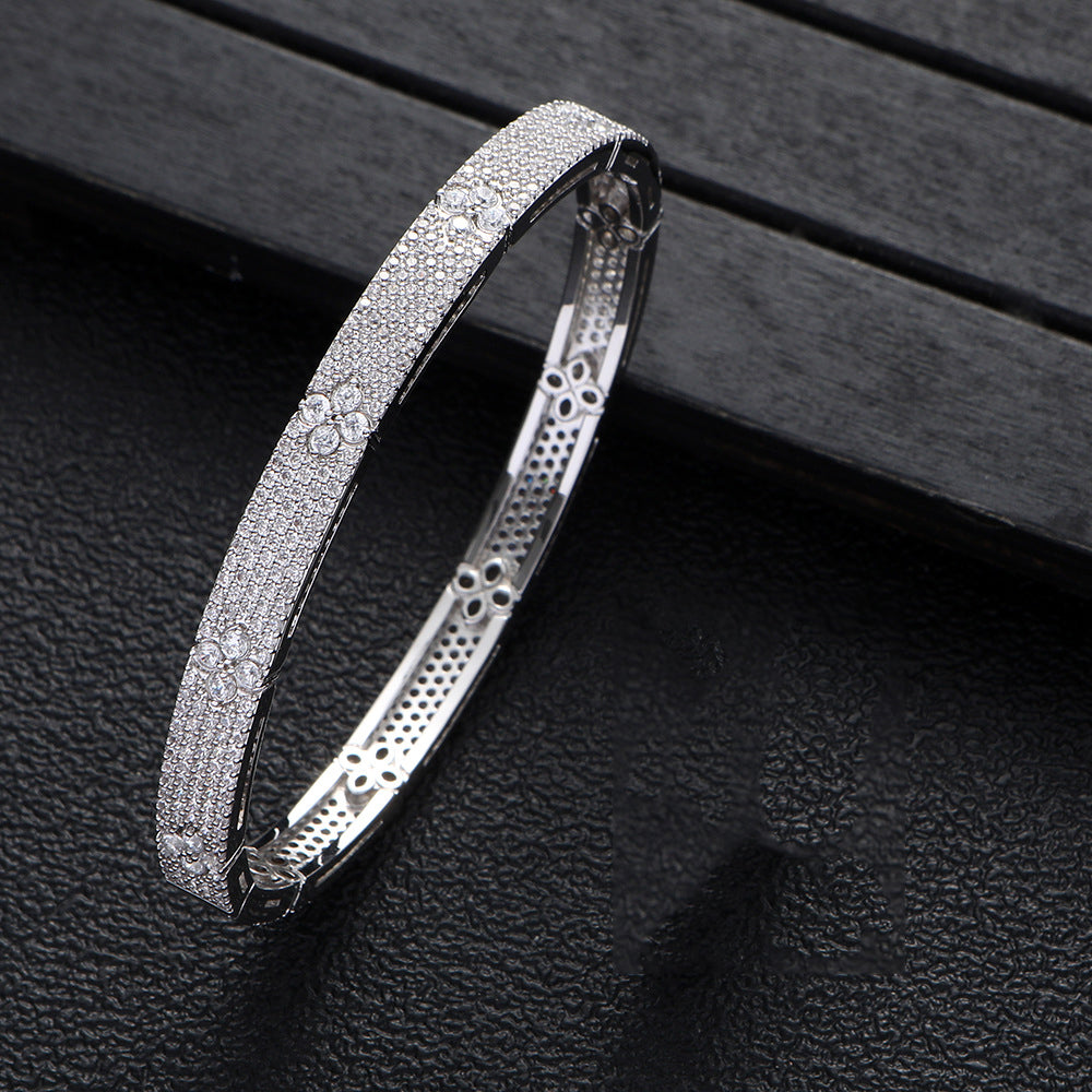 Clover Cubic Zirconia Bracelet B3972