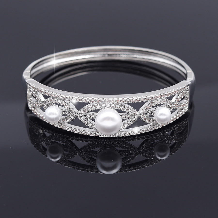 Rhinestone and Pearl Bracelet B4281