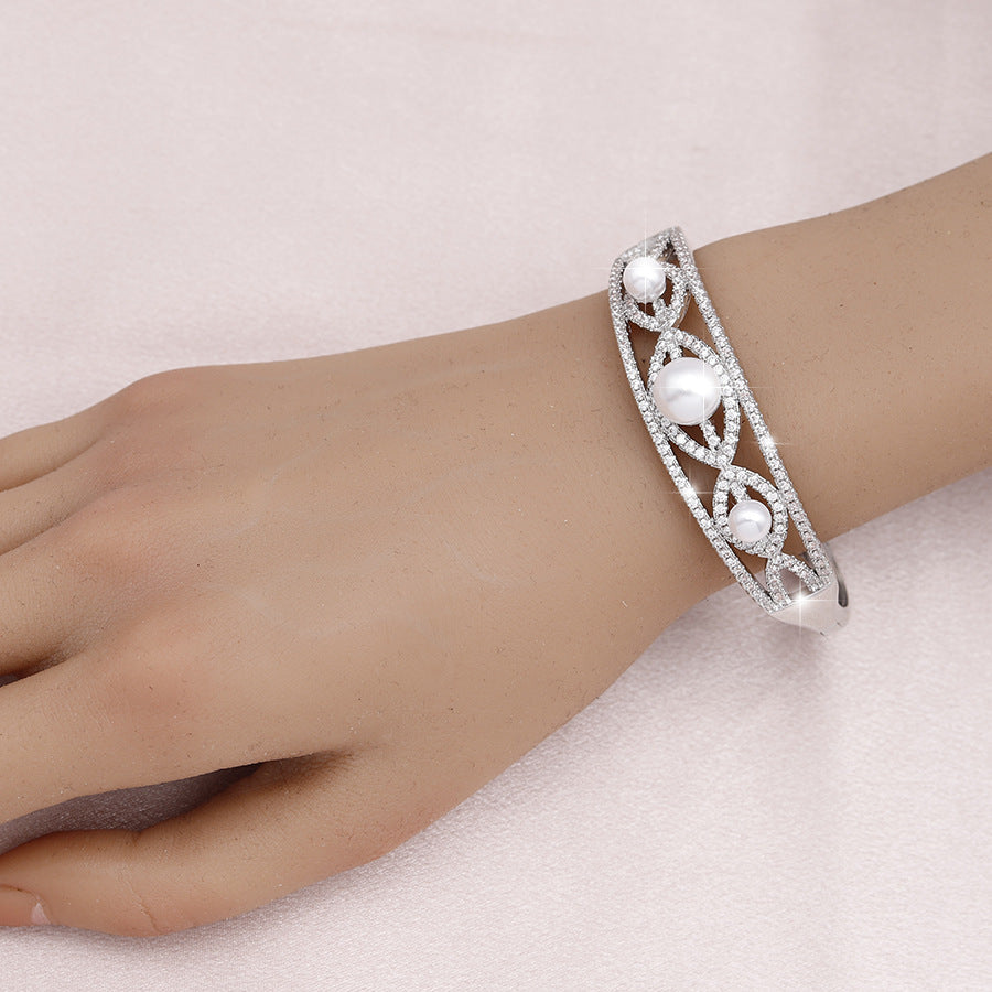 Rhinestone and Pearl Bracelet B4281