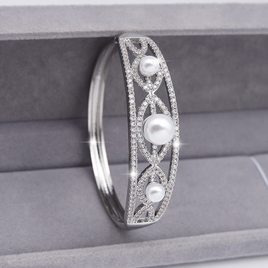 Rhinestone and Pearl Bracelet B4281