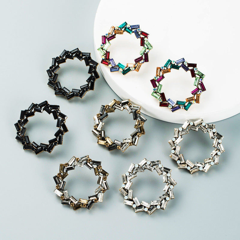 Hollow Geometric Round Stud Earrings E4979