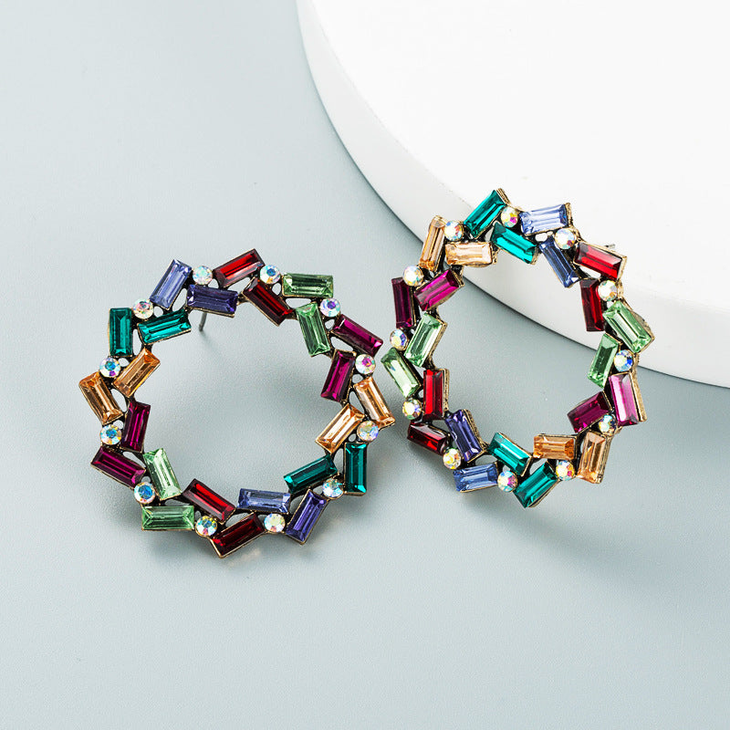 Hollow Geometric Round Stud Earrings E4979