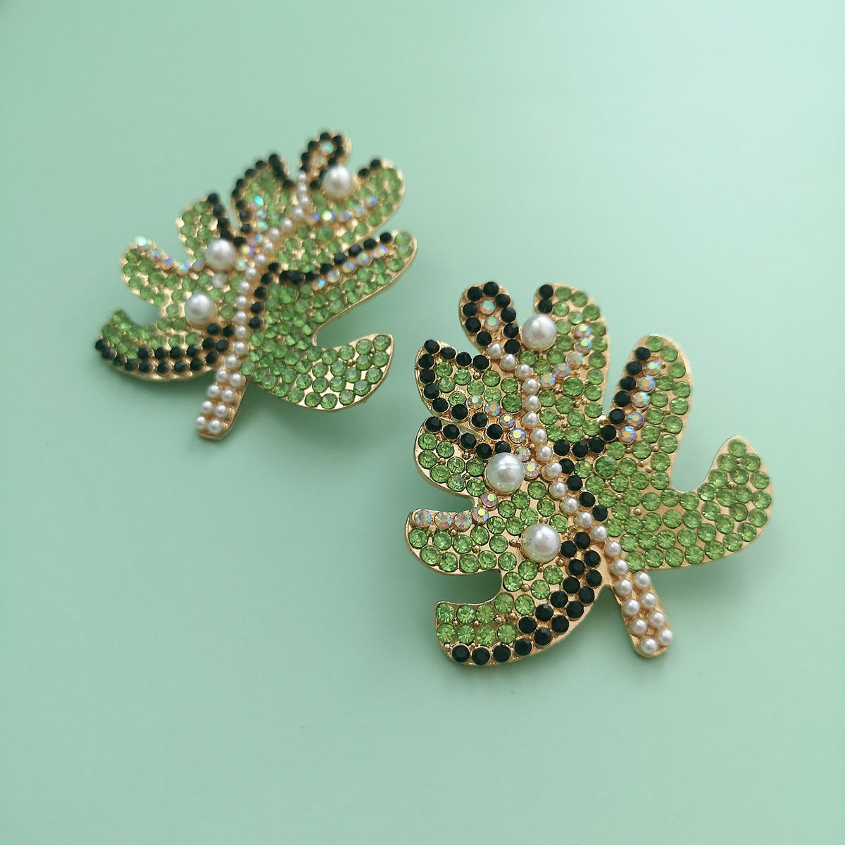 Leaf Rhinestone Stud Earrings E5136