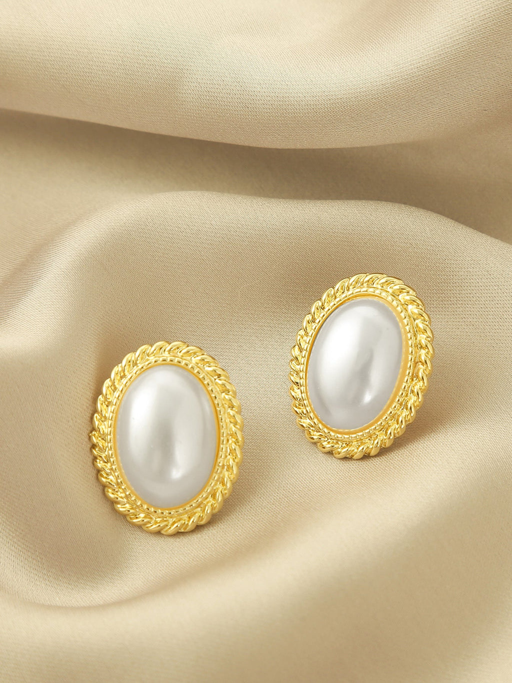 Oval Pearl Stud Earrings E5295