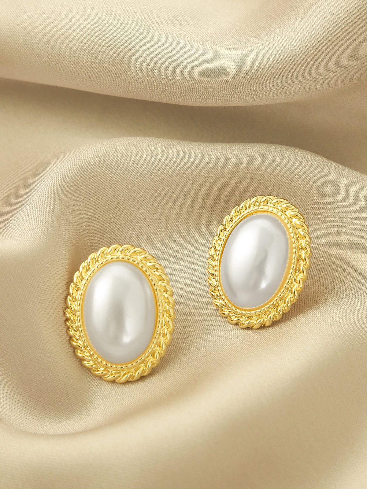 Oval Pearl Stud Earrings E5295