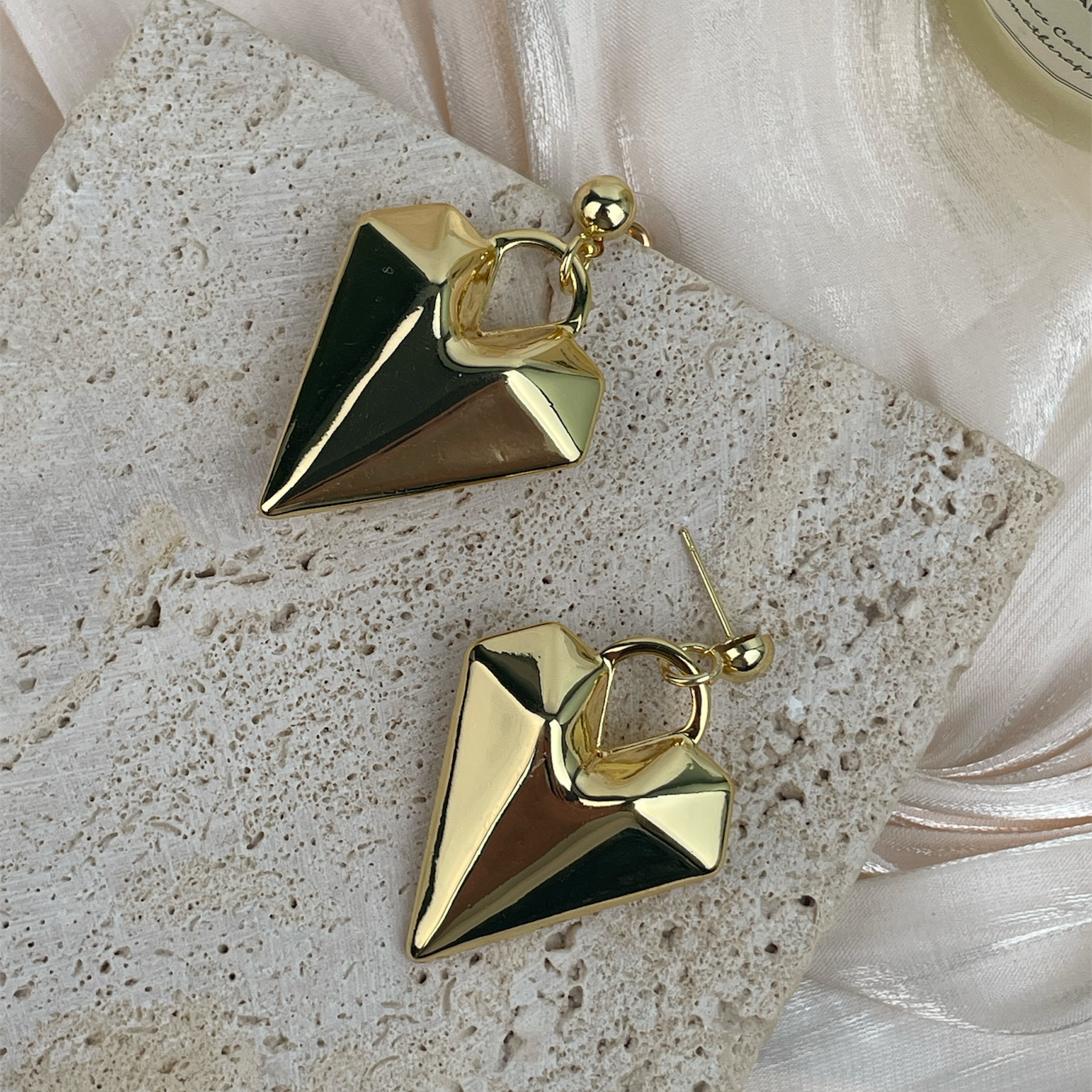 18K Gold Plated 3D Heart Earrings E8703