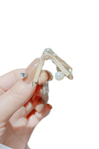 V Pearl Hair Clip L3622