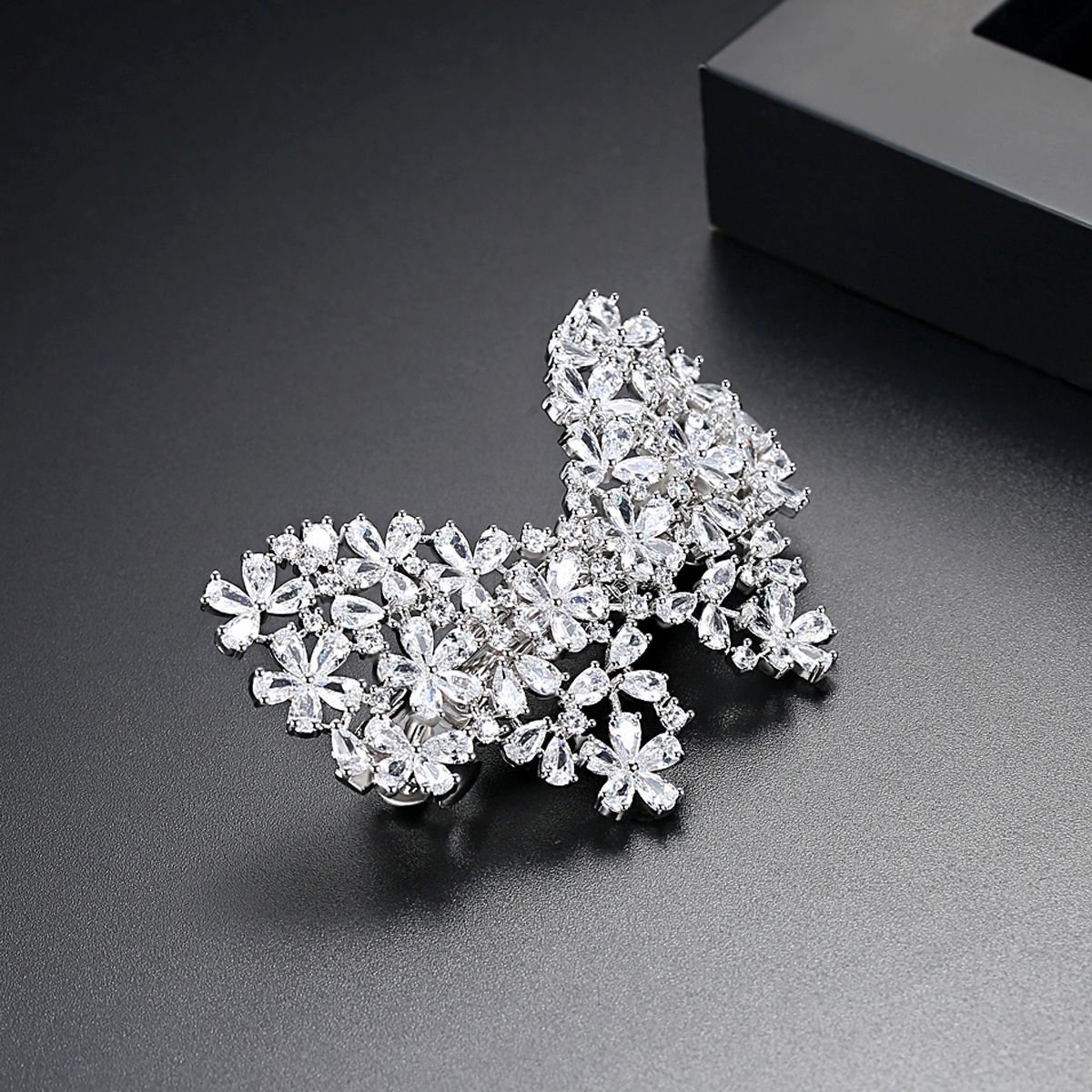 Butterfly Cubic Zirconia Pin L3784