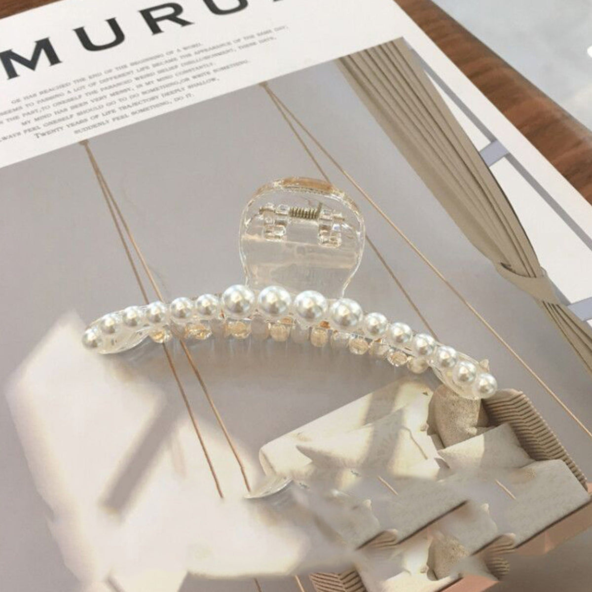 Pearl Acrylic Hair Clip L4067