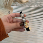 Oval Portrait Pearl Duckbill Clip L4579
