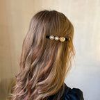 Oval Portrait Pearl Duckbill Clip L4579