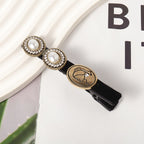 Oval Portrait Pearl Duckbill Clip L4579