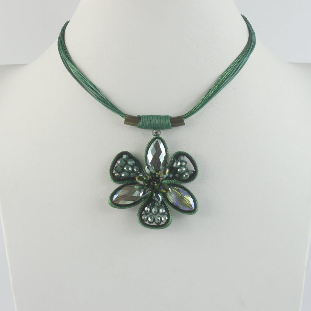 Delicate Crystal Flower Pattern Choker Necklace N2962