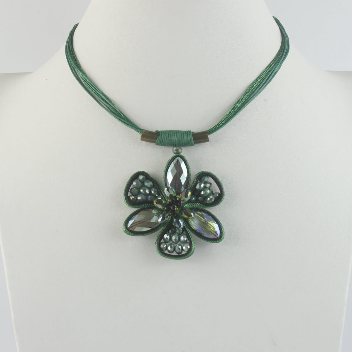 Delicate Crystal Flower Pattern Choker Necklace N2962