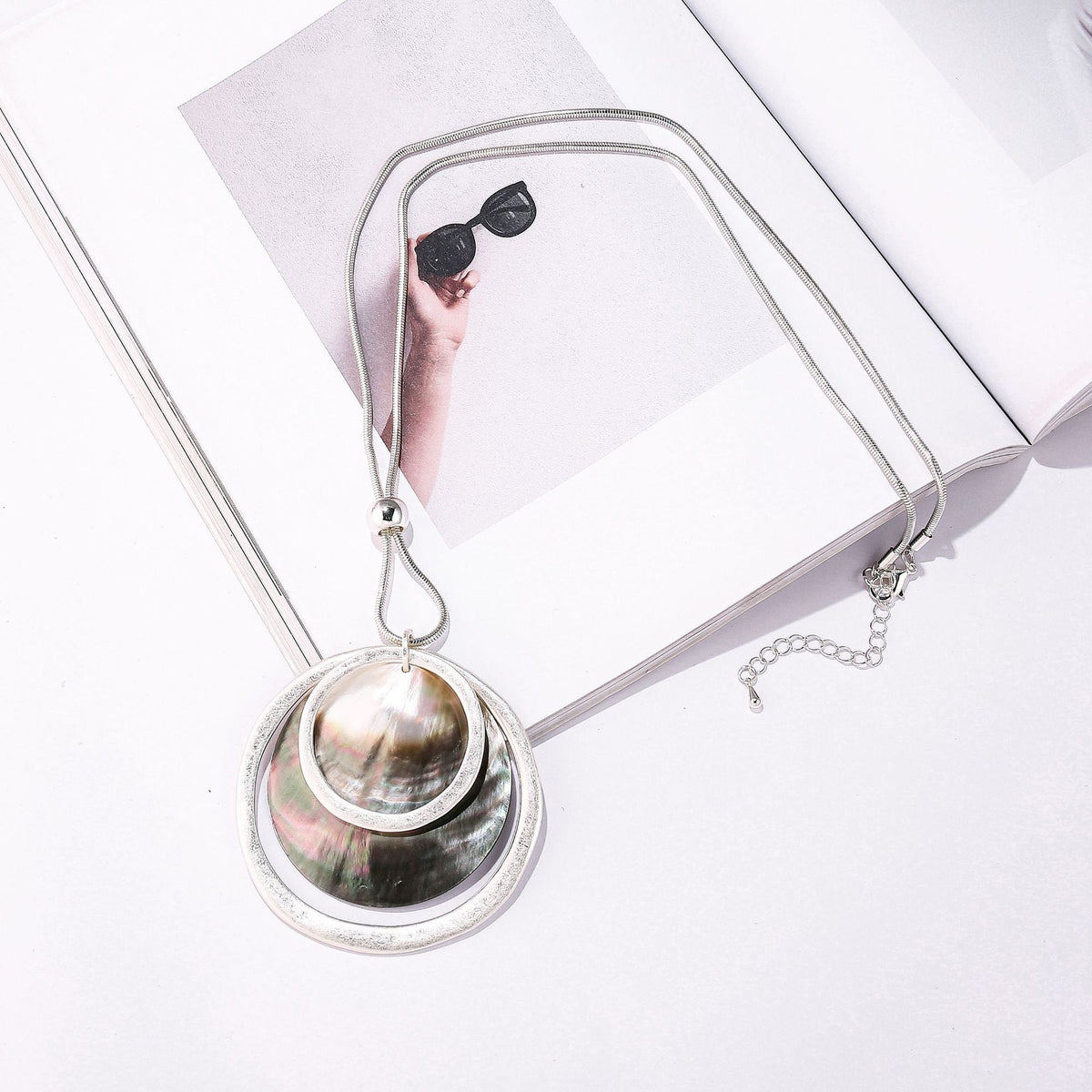 Mother Of Pearl Circle Necklace N4124