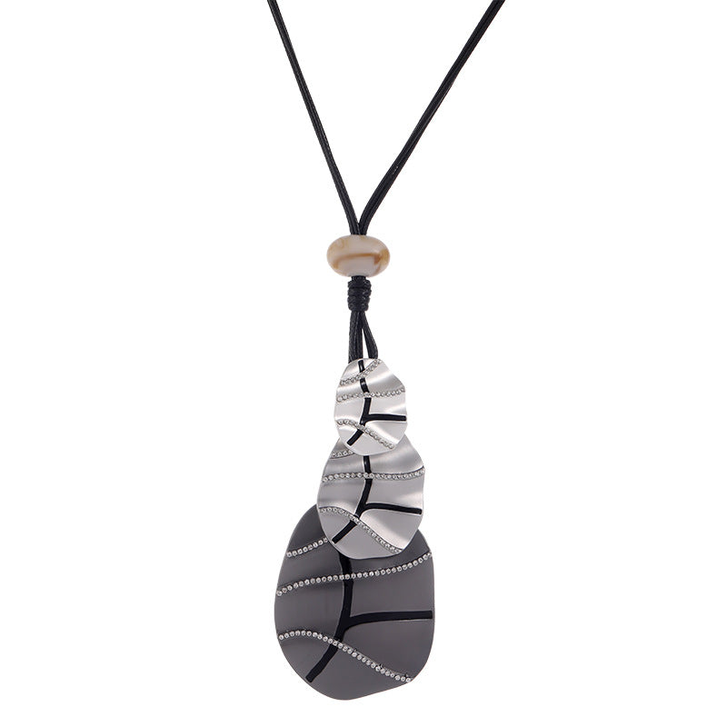 Geometric Leaf Pendant Metal Necklace N5381