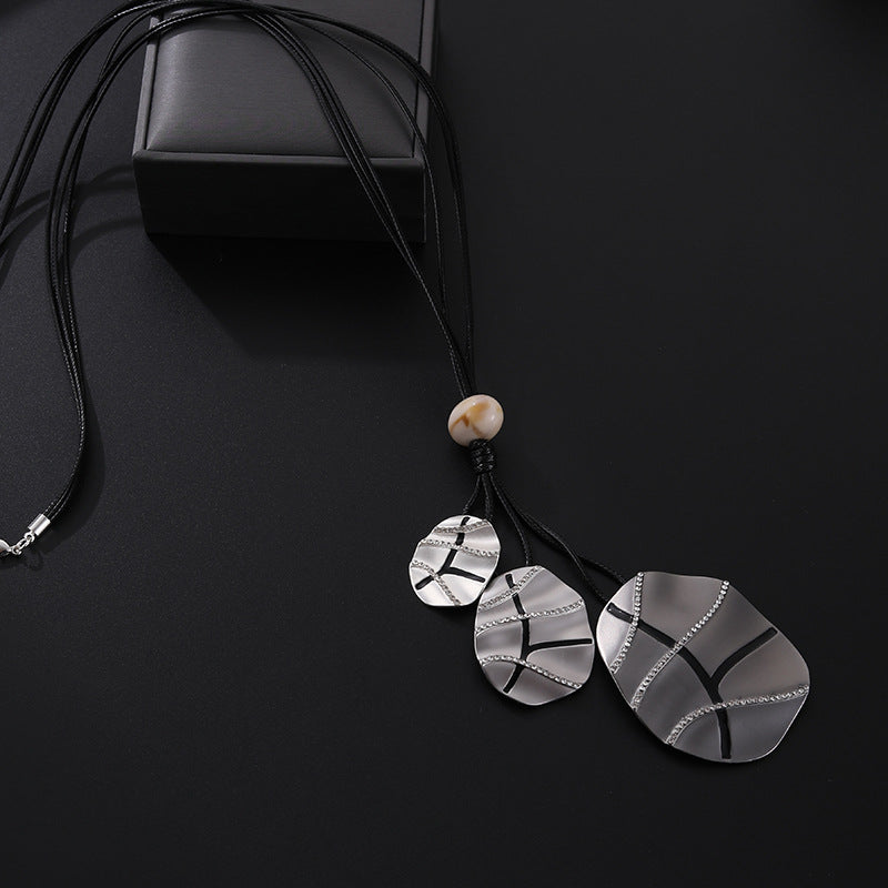 Geometric Leaf Pendant Metal Necklace N5381