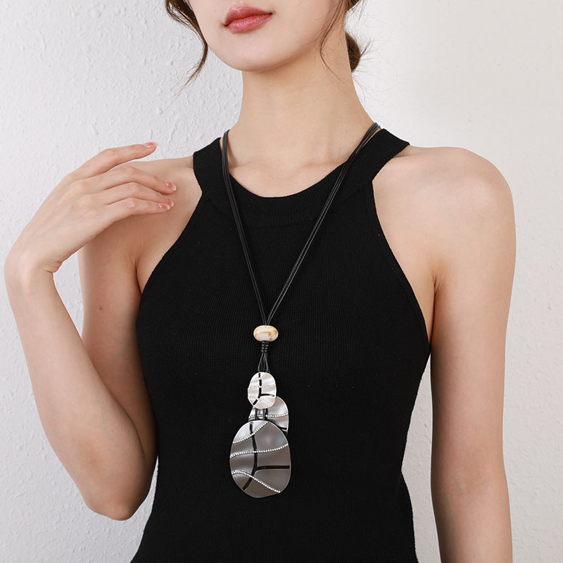 Geometric Leaf Pendant Metal Necklace N5381
