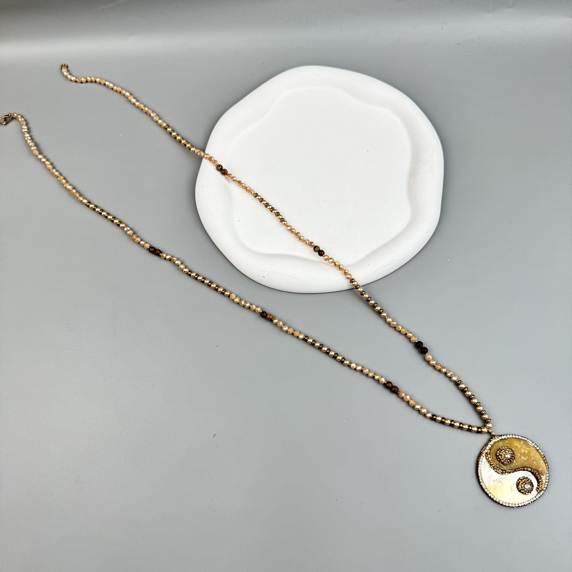 Yin Yang Shell Pendant Bead Necklace N5551