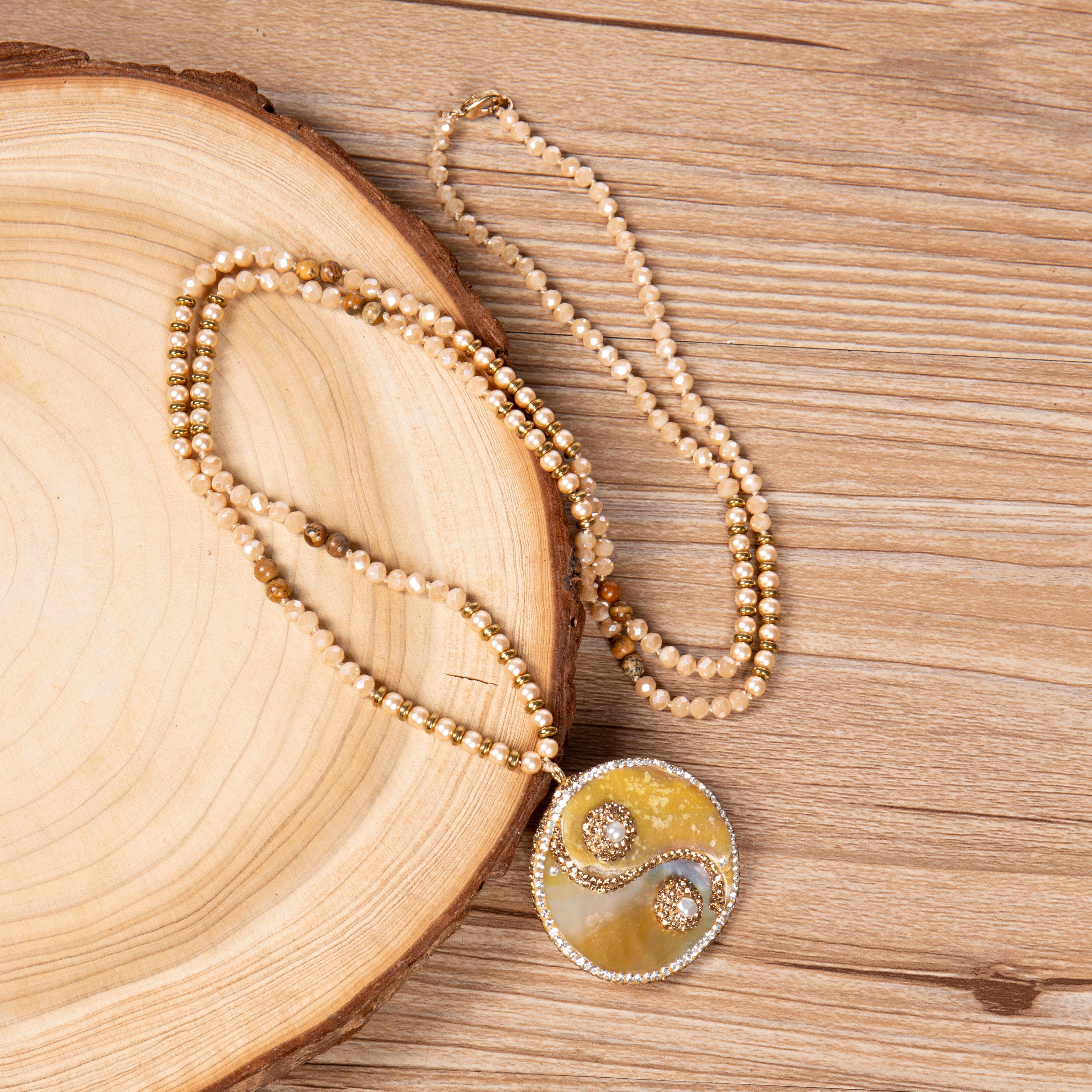 Yin Yang Shell Pendant Bead Necklace N5551
