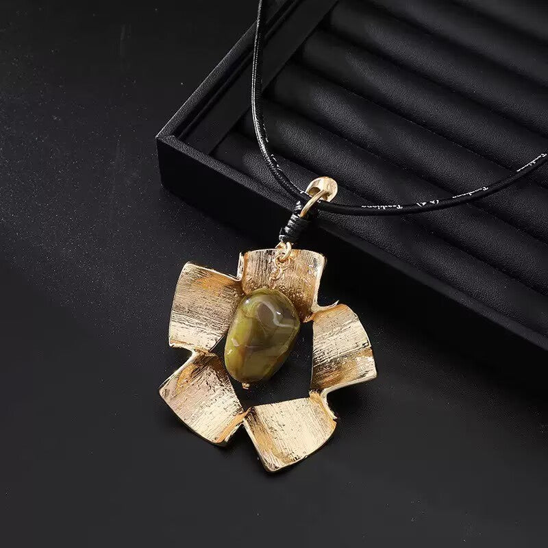 Flower Pendant Leather Necklace N5724