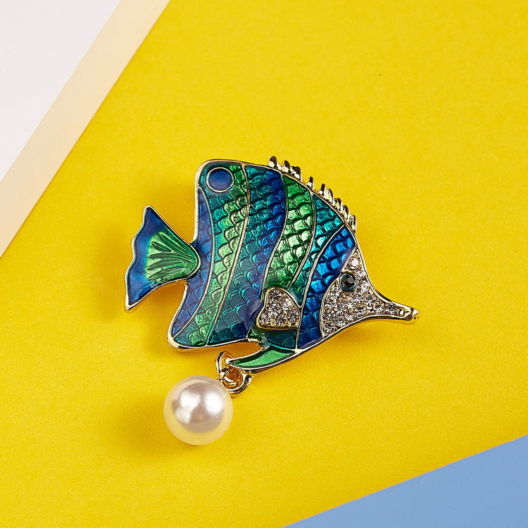 Rhinestone Fish Brooch PA3236