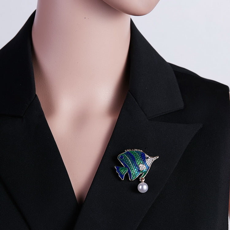 Rhinestone Fish Brooch PA3236