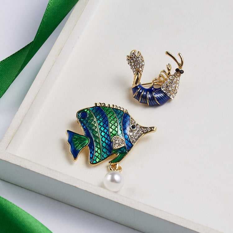 Rhinestone Fish Brooch PA3236