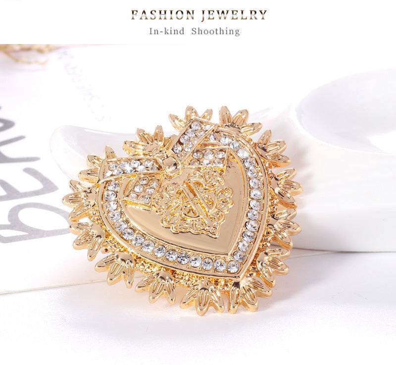 Heart Rhinestone Brooch PA3657