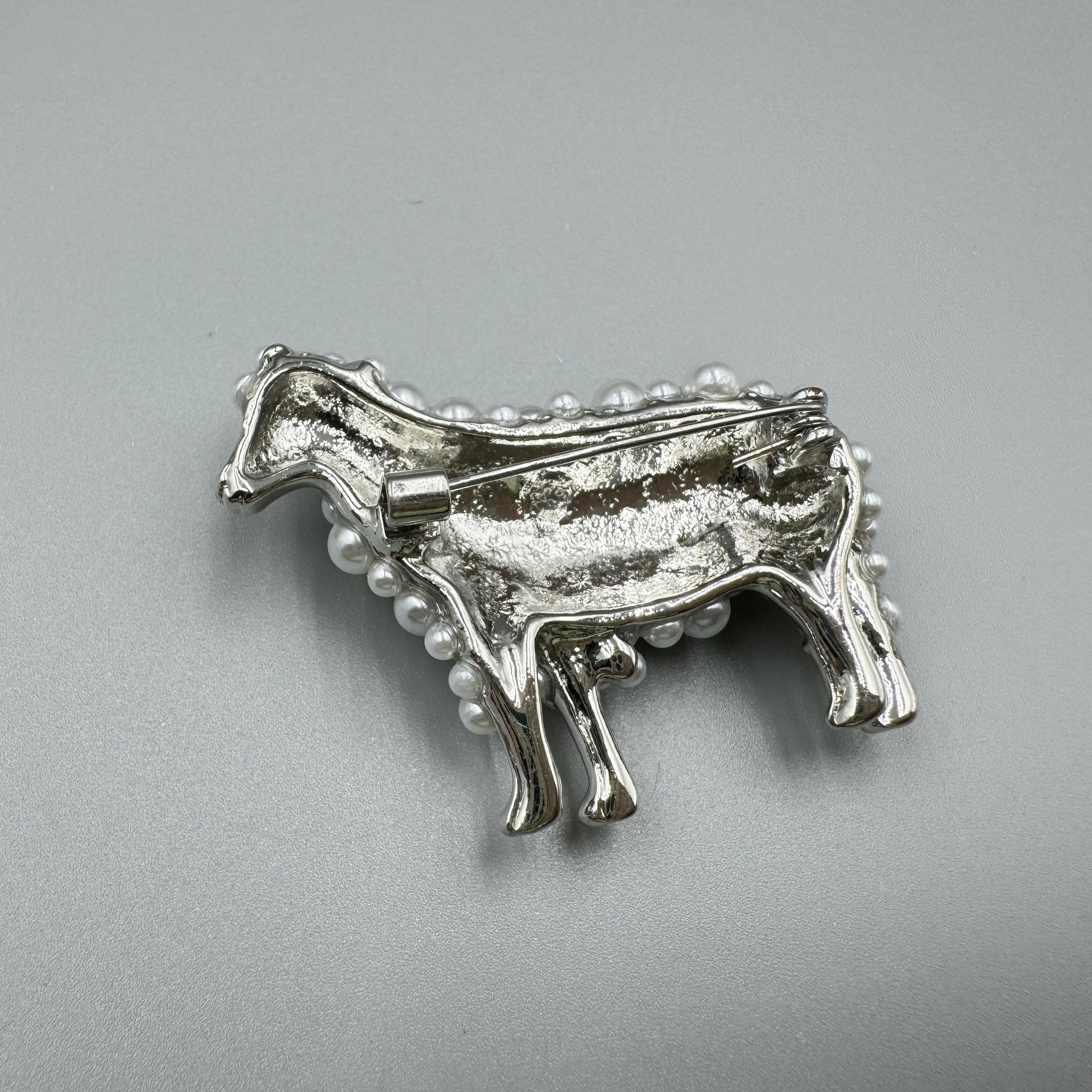 Sheep Pearl Brooch PA3937