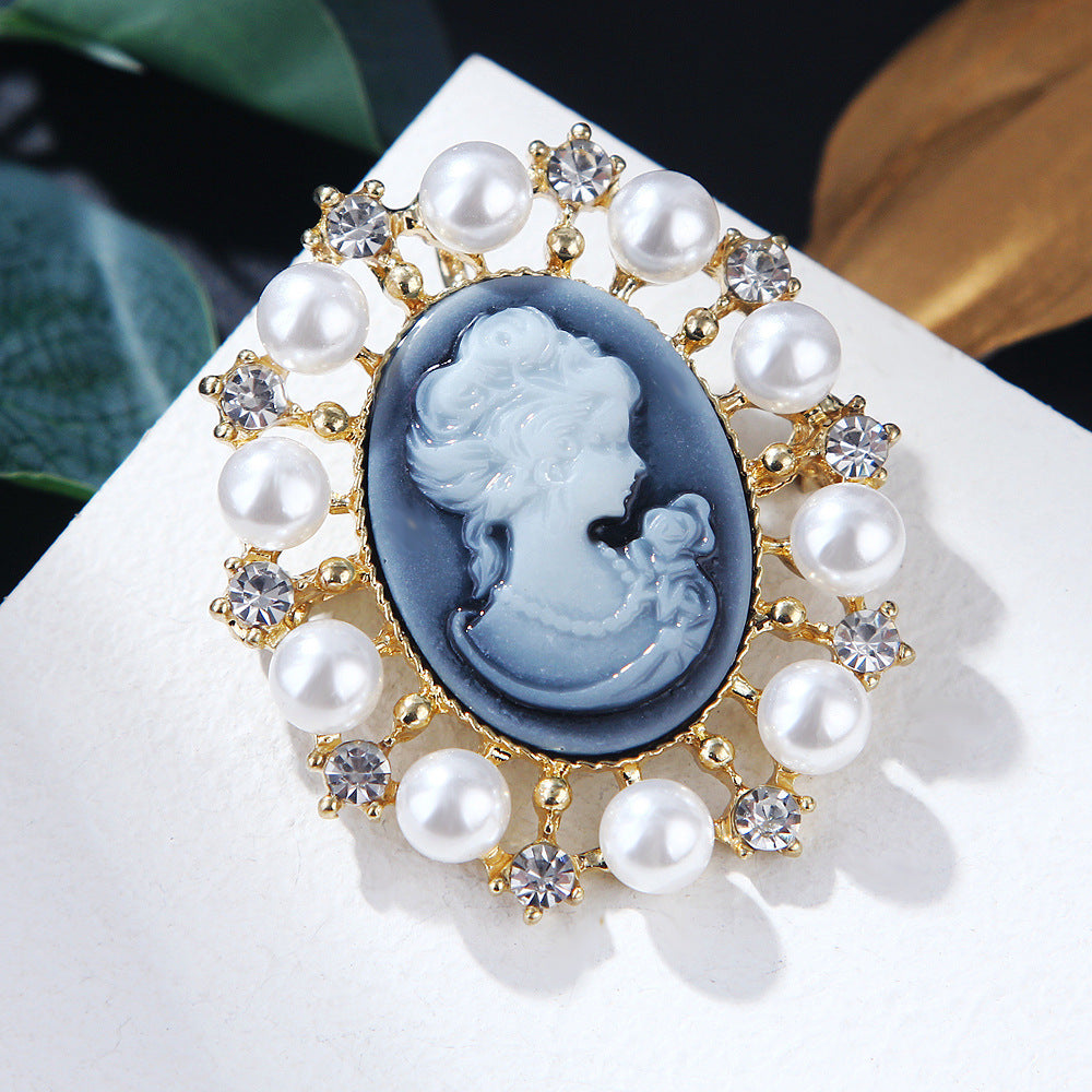 Lady Brooch PA4381
