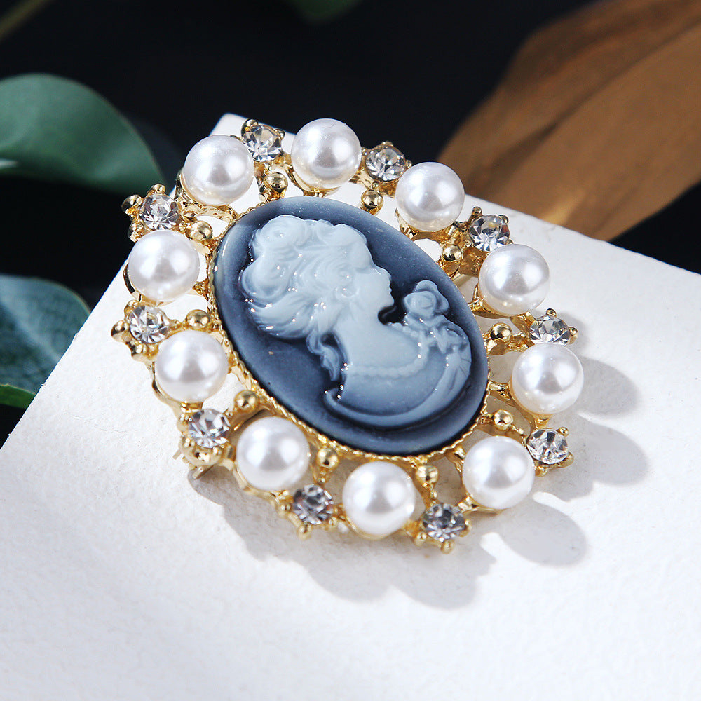 Lady Brooch PA4381