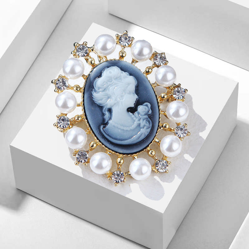 Lady Brooch PA4381