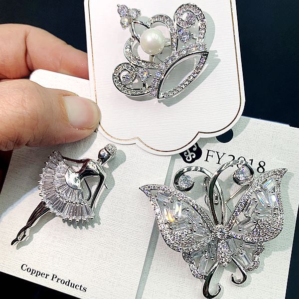 Radomly Cubic Zirconia Brooch PA4564