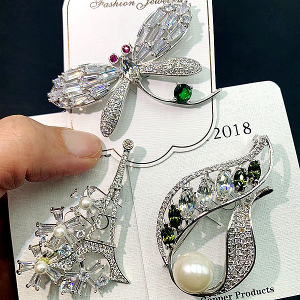 Radomly Cubic Zirconia Brooch PA4564