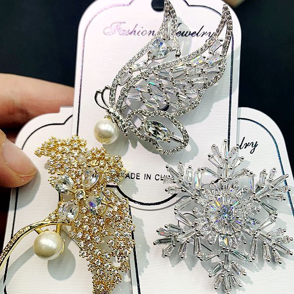Radomly Cubic Zirconia Brooch PA4564