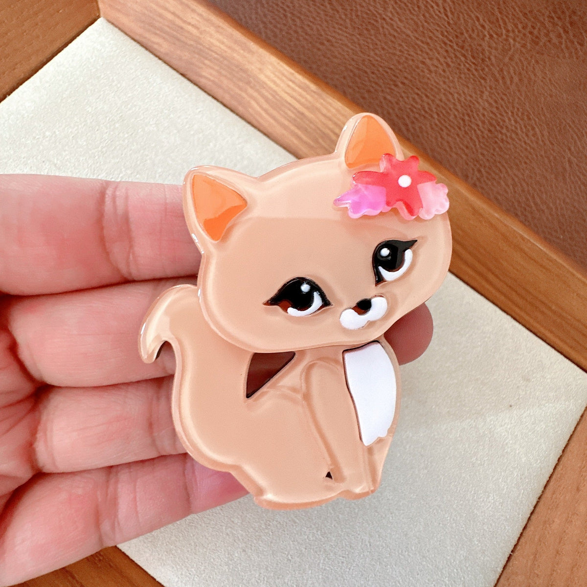 Cartoon Cat Acrylic Brooch PA5023