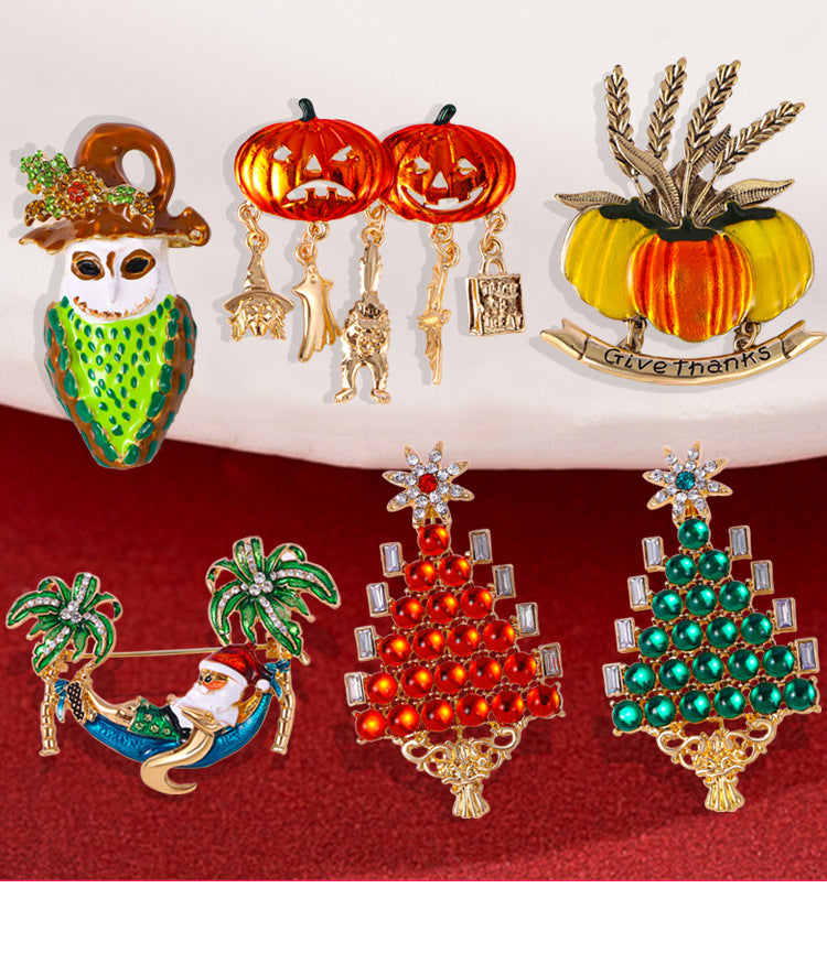 Christmas Santa Claus On Vacation Brooch PA5254