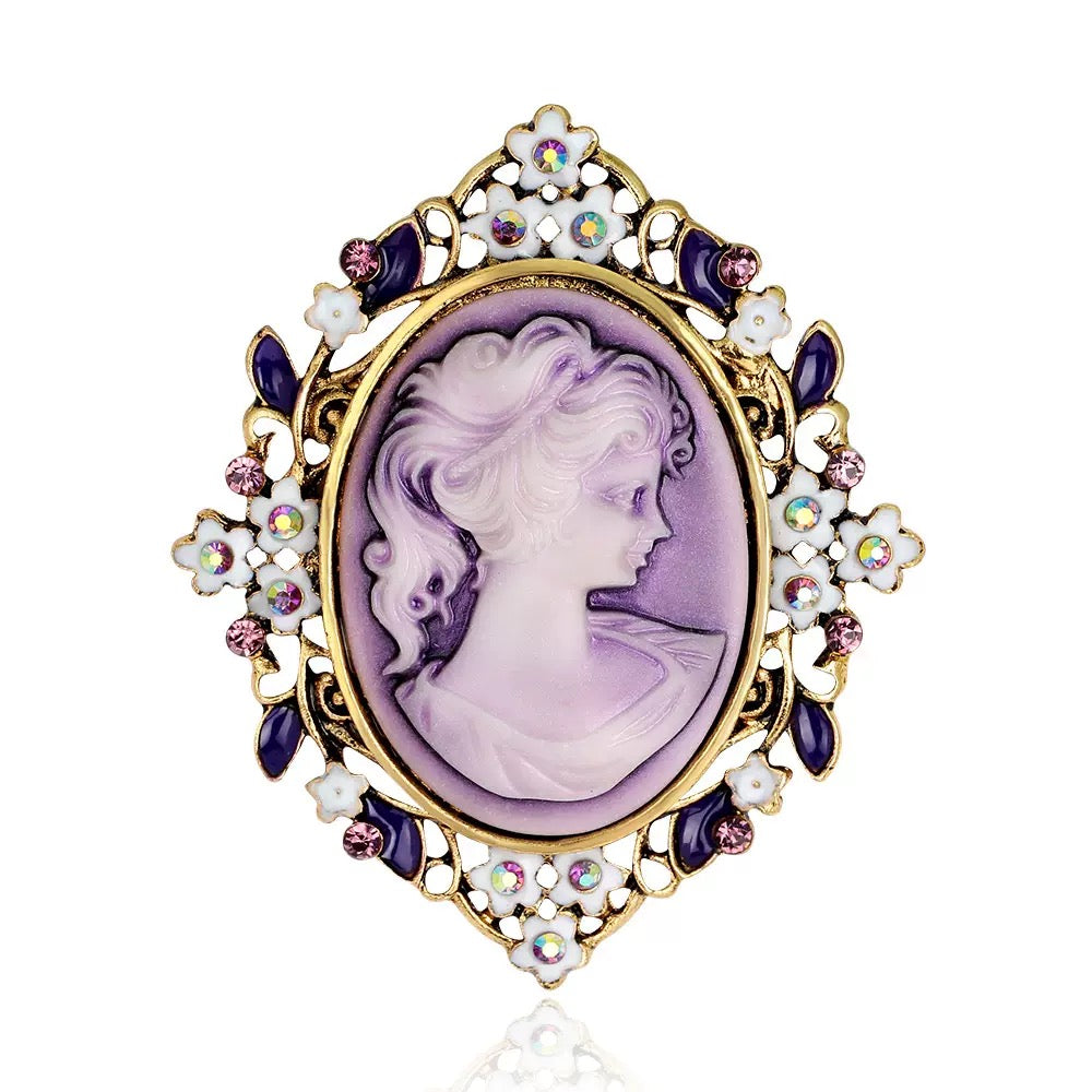 Queen Brooch PA6309